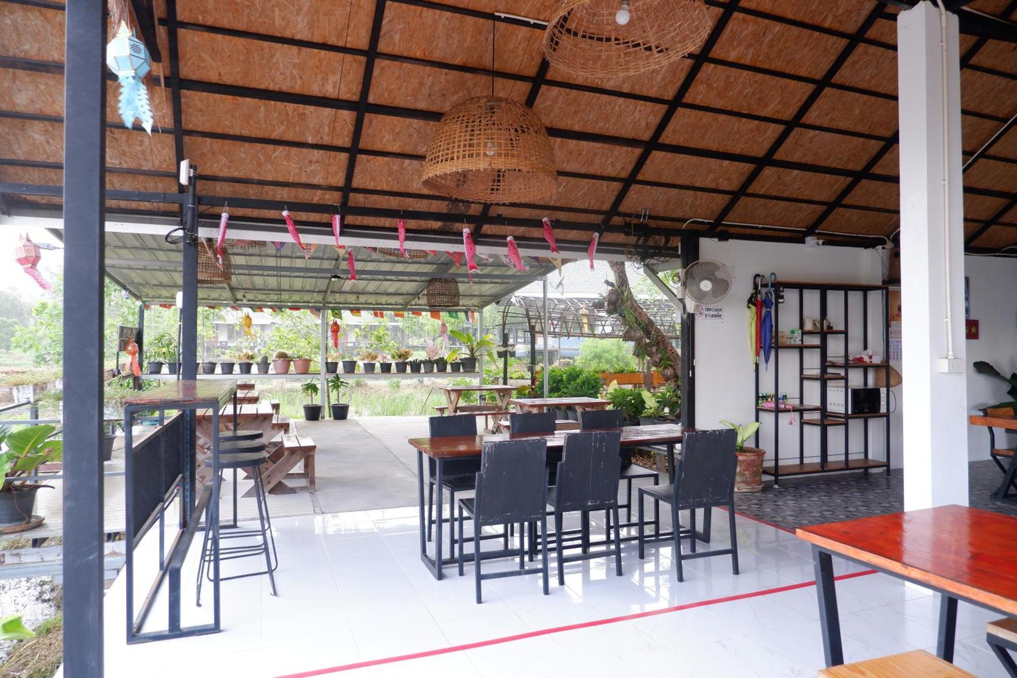 Nok Chan Mee Na Chom Thong Exterior photo
