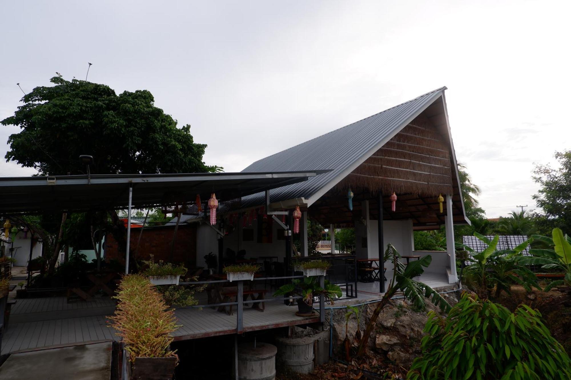 Nok Chan Mee Na Chom Thong Exterior photo