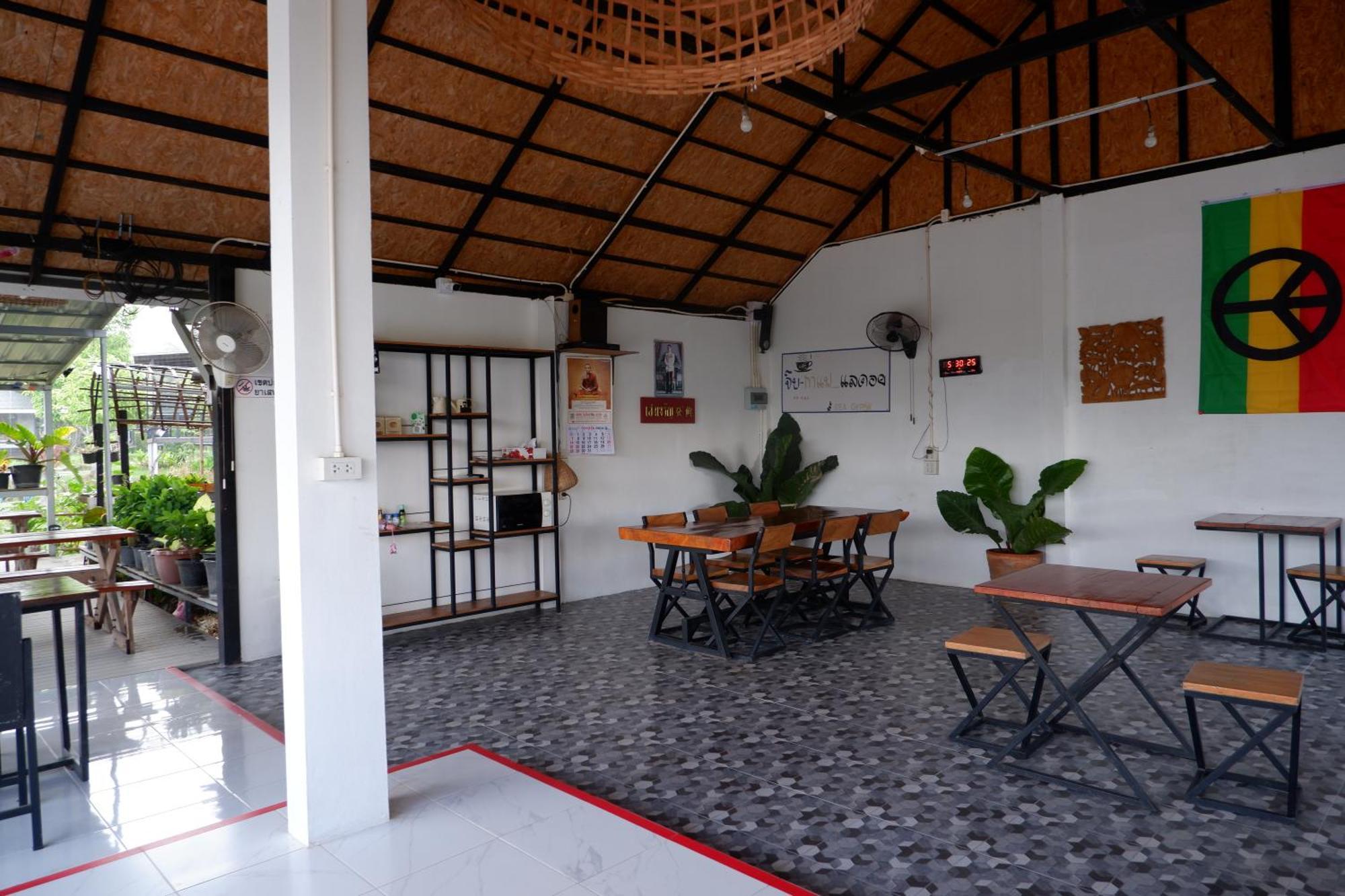 Nok Chan Mee Na Chom Thong Exterior photo